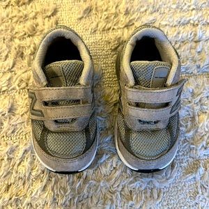 New Balance 990v5 Velcro sneakers